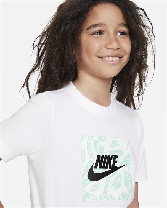 nike-k-nsw-tee-club-sesonal-hbr-gfx-fd3929-100