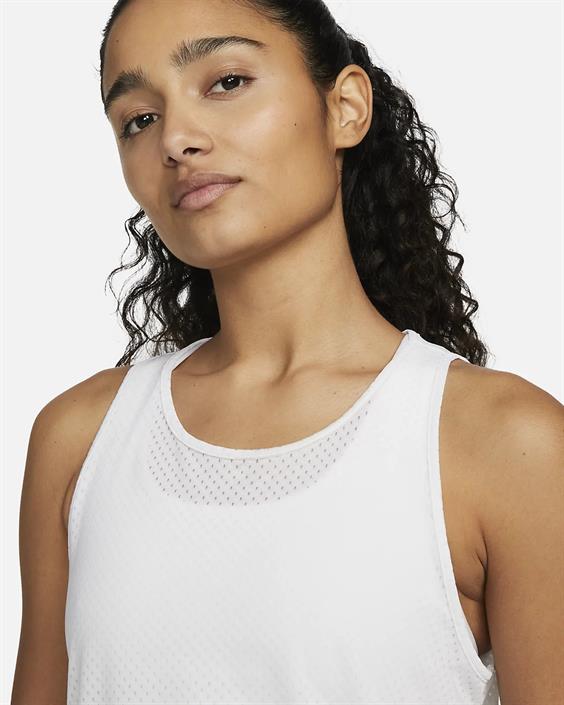 nike-one-dri-fit-breathe-wmns-dm9923-100